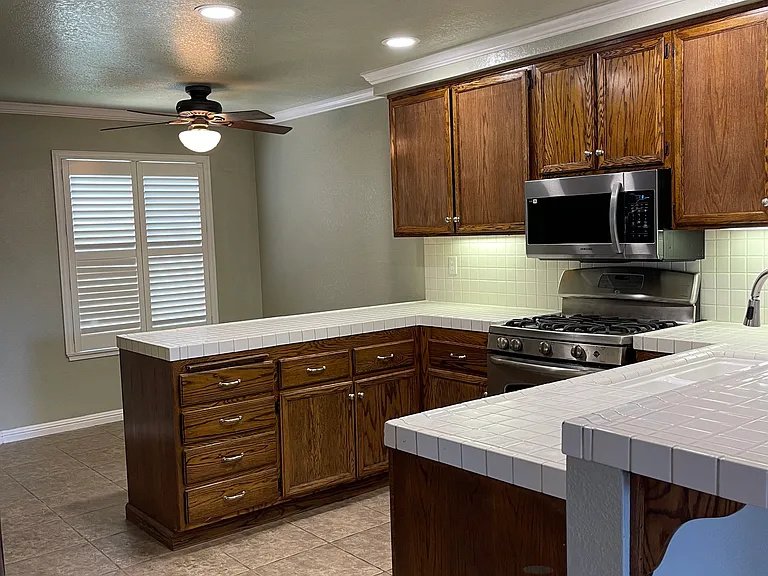 423 Kinsmill Ct — Photo 8