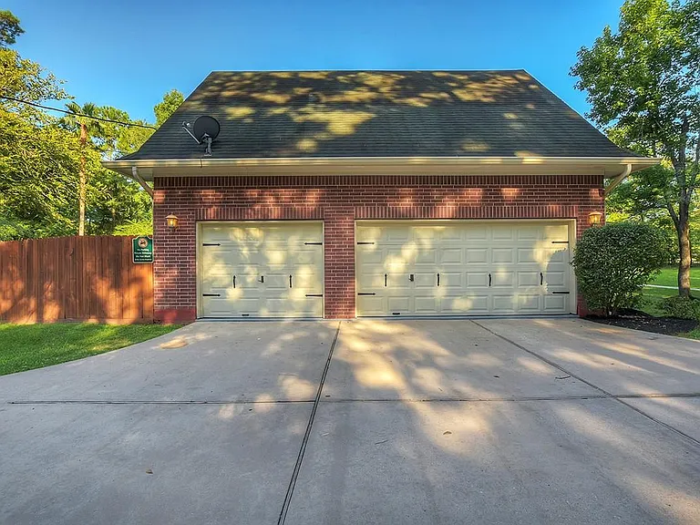 10819 Lake Windcrest — Photo 4