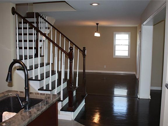 5th image of 131 Overbrook Ave