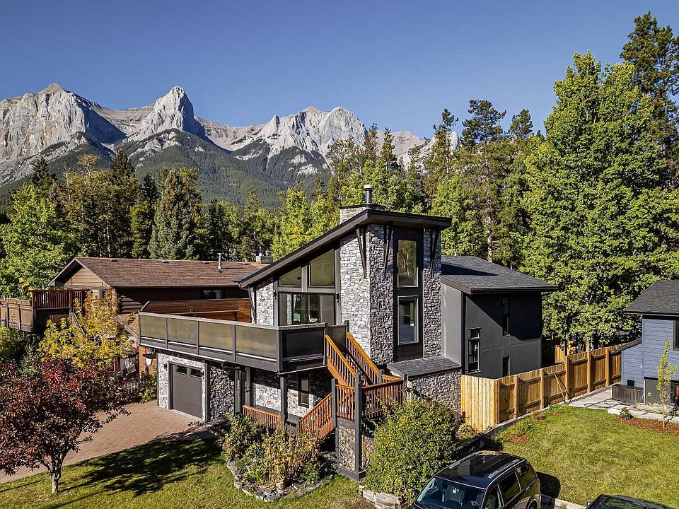 1st image of 610 Larch Pl