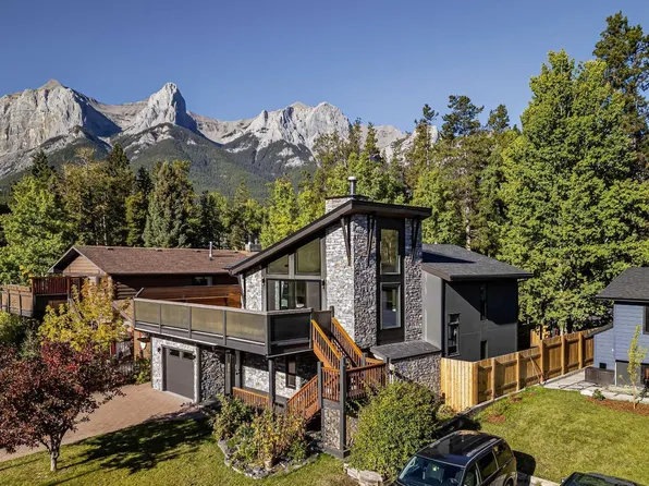 610 Larch Pl, Canmore, AB T1W 1S1