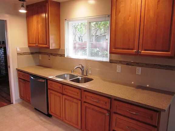 5th image of 259 Pamela Dr