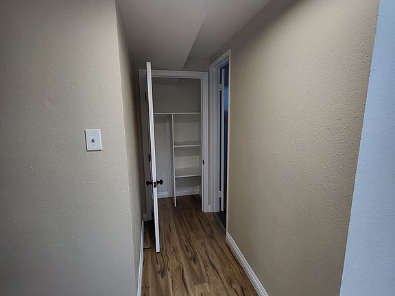 4th image of 422 1/2 Florence Ave