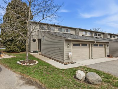 610 Peninsula Ct, Ann Arbor, MI, 48105