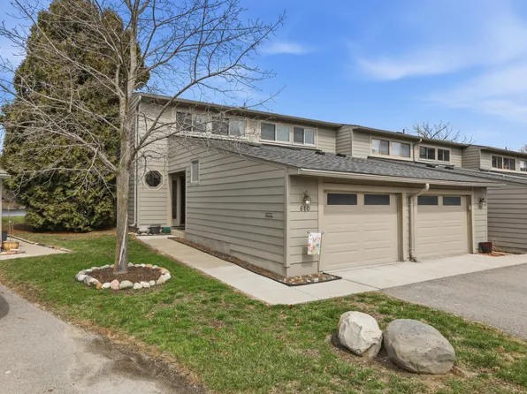 610 Peninsula Ct, Ann Arbor, MI 48105
