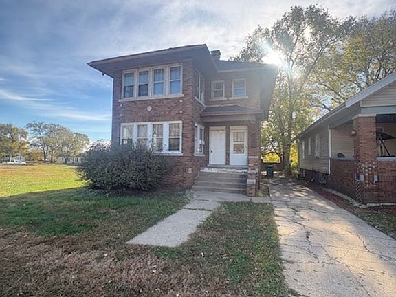 2nd image of 1208 NE Jefferson Ave #2
