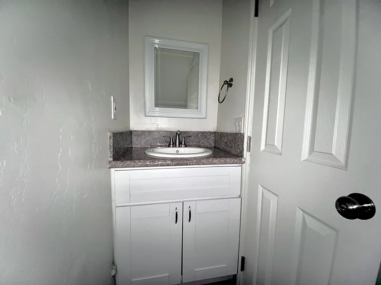 422 Grand Ave #A — Photo 7