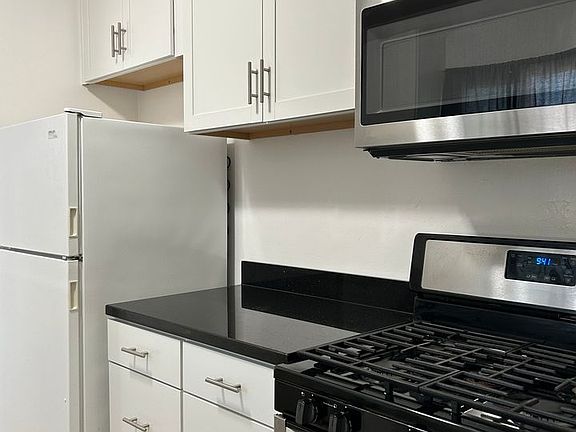 Granite counters. 
Microwave, fridge, and gas range available for your use.