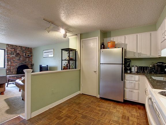 4th image of 1008 N Corona St APT 407