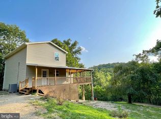 795 Birch Grove Ln, Berkeley Springs, WV 25411