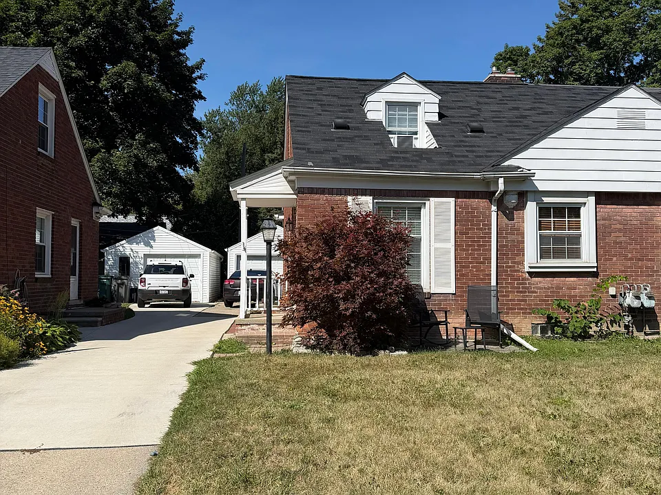 5 Carlton Ln