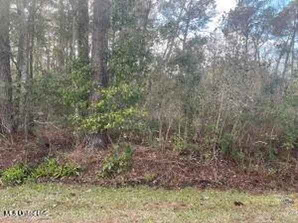 2121 S 17th St, Ocean Springs, MS 39564