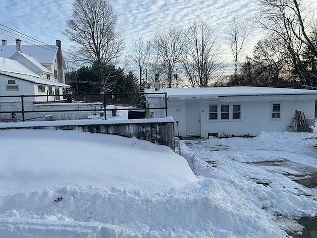 1st image of 214 Saint Anselms Dr