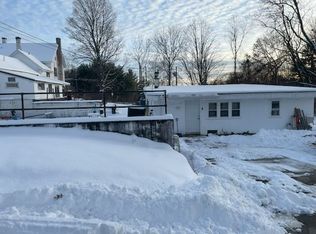 214 Saint Anselms Dr, Goffstown, NH 03045