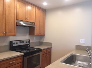 851 Domingo Dr APT 27, Newport Beach, CA 92660