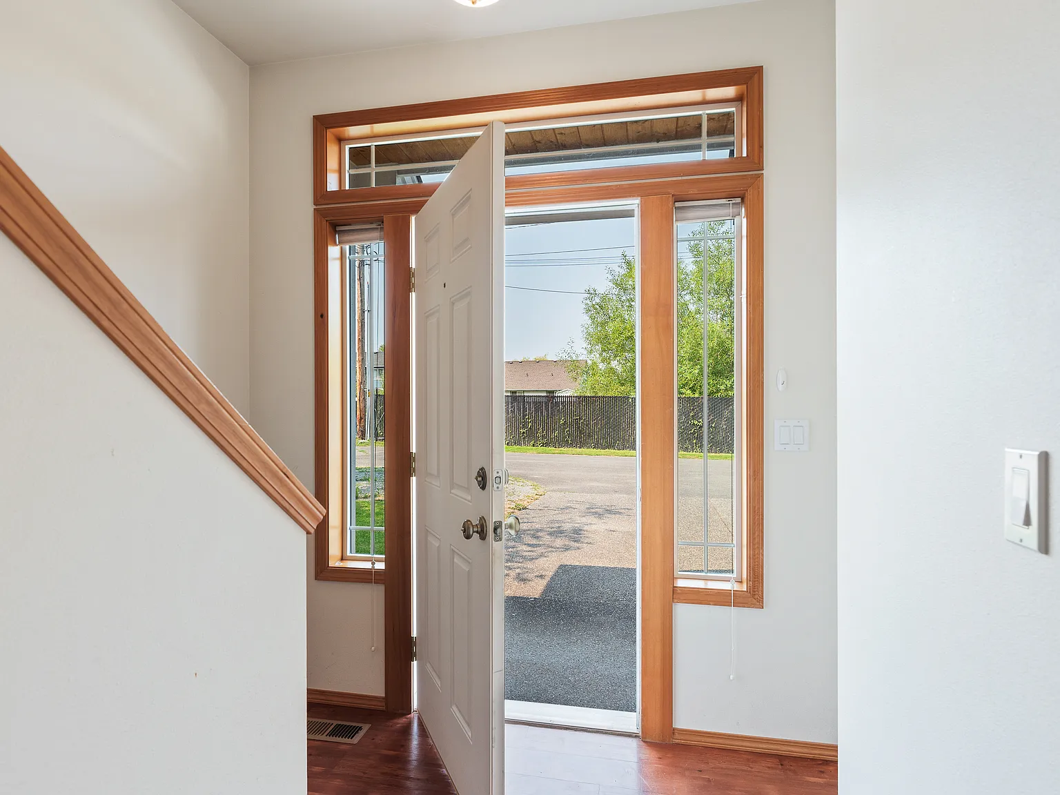 3 bed, 2.5 bath, 1300 sqft, $2,800 — Photo 2
