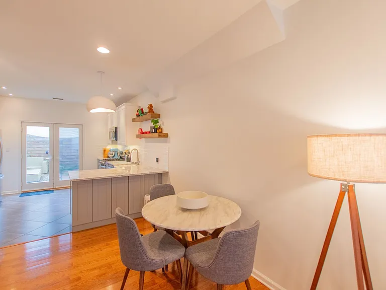 2207 Kimball St — Photo 4