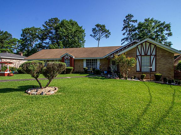 2nd image of 3205 Rosewood Dr