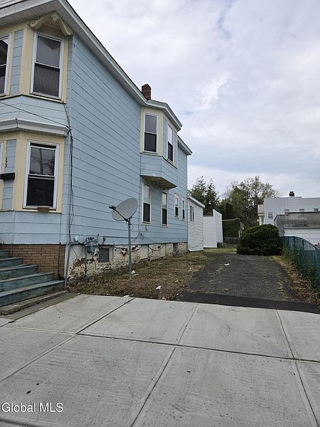 2nd image of 173 2nd Avenue