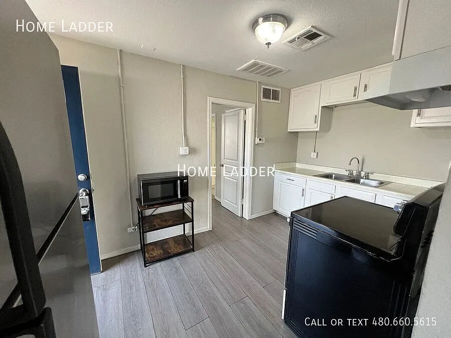 Building Photo - 927 S 35th Ave #2