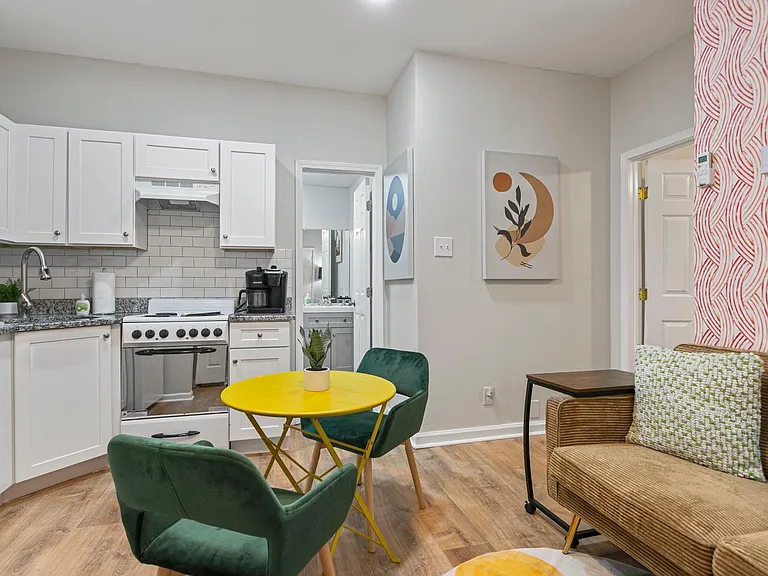 987 Dimmock St SW #3 — Photo 1