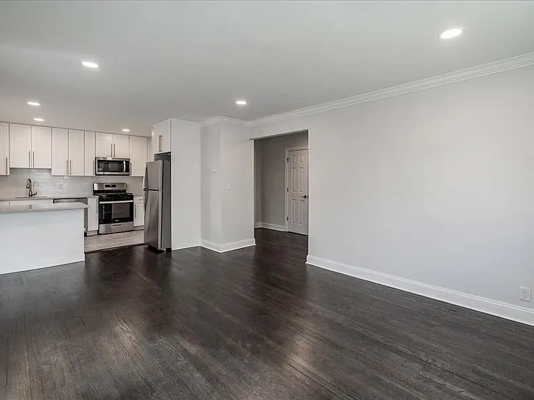 744 Elm Ave — Photo 16