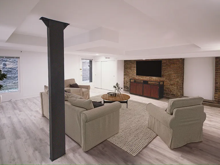 649 W Wellington Ave #B — Photo 6
