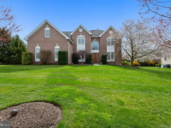 2069 Saint Andrews Dr, Berwyn, PA 19312