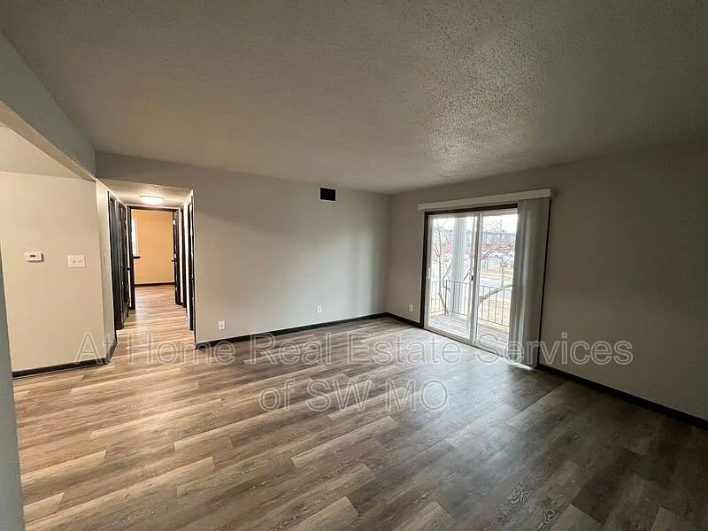 1242 E Cherry St — Photo 2
