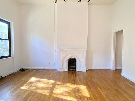 4th image of 138 Amity St #2R