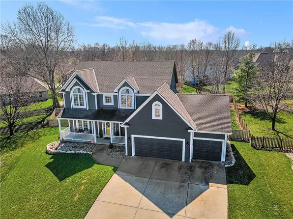 1551 Carriage Cir, Liberty, MO 64068