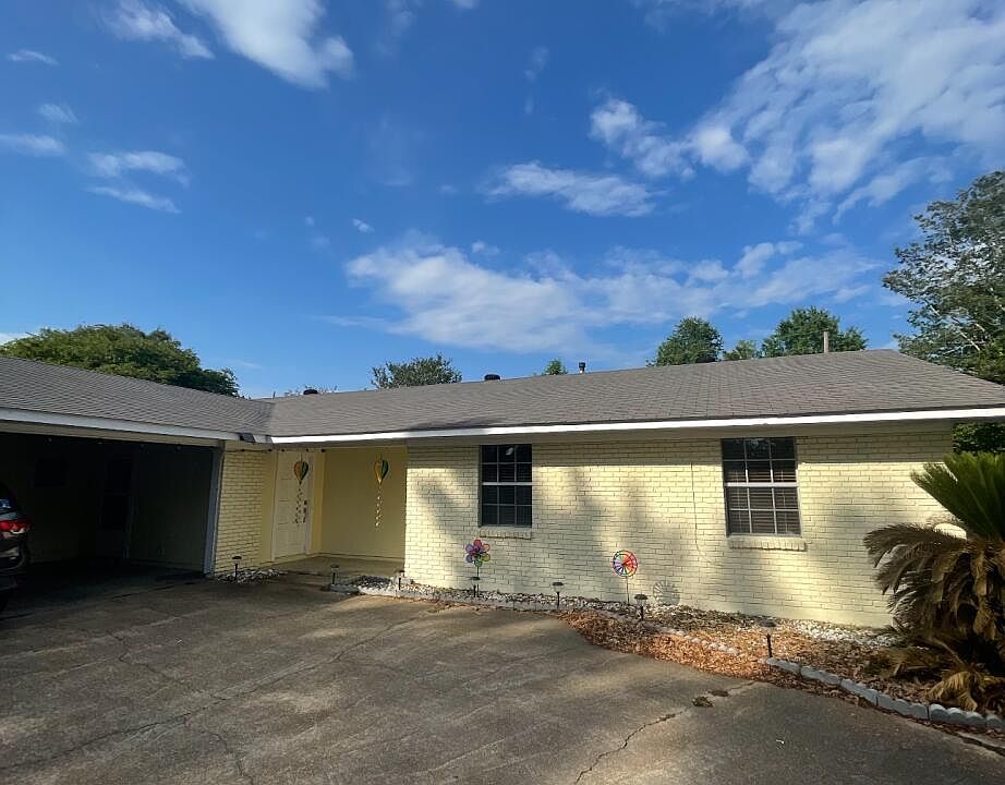 1st image of 2059 Viking St