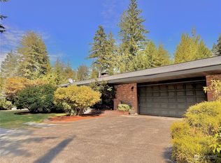 470 E Lakeland Dr, Allyn, WA 98524