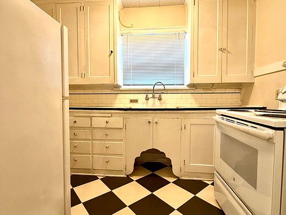 4th image of 333 SE 20th Ave APT 10