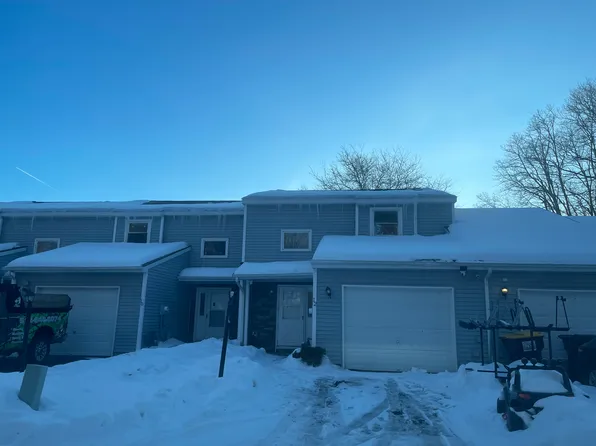 8 Tallow Wood Dr, Clifton Park, NY 12065