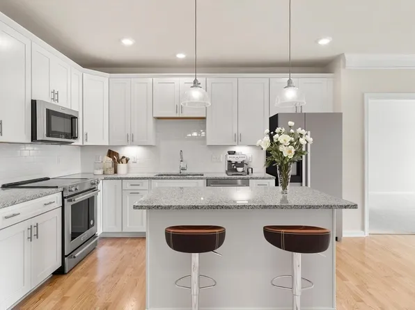 4 Stratton Dr Unit 308, Woburn, MA 01801