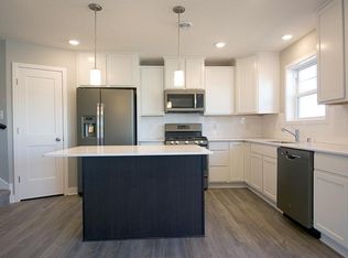 436 Locke Point Dr NE, Fridley, MN 55432