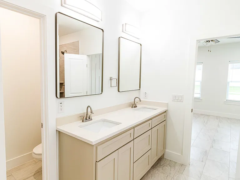 536 Highview Ct — Photo 26