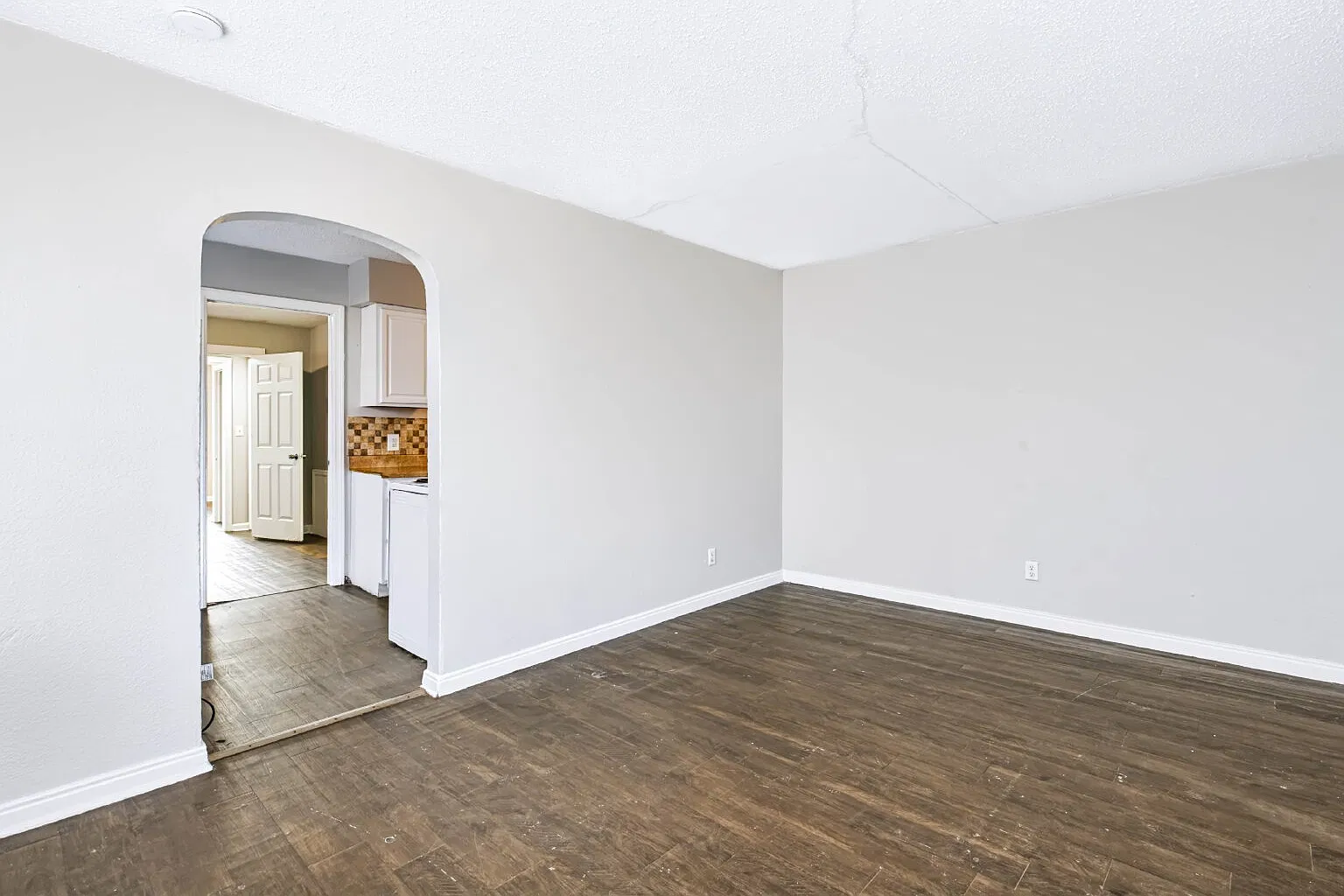 2 bed, 1.0 bath, 750 sqft, $750 — Photo 4