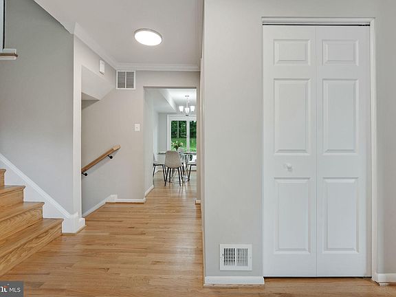 4th image of 404 Onondio Cir SE
