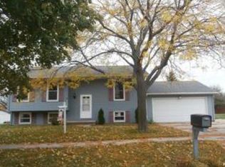 1135 Drews Dr, De Pere, WI 54115