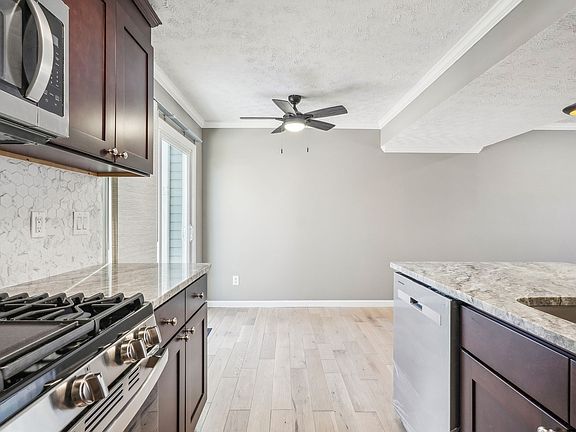 5th image of 5049 Stoneybrook Blvd