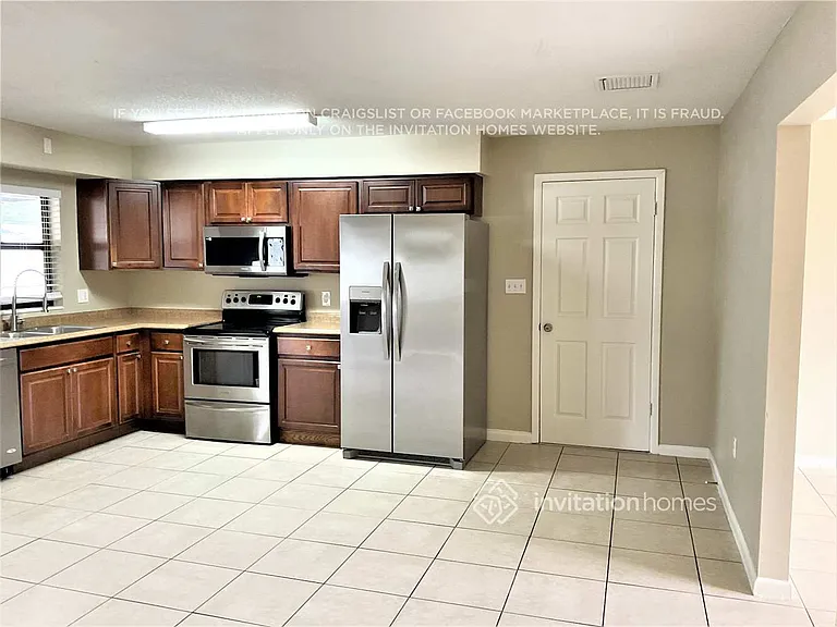 1032 Sunwood Ln — Photo 7