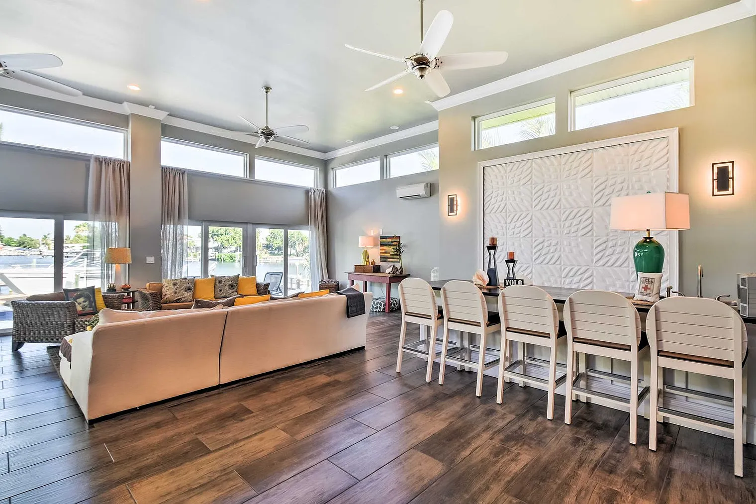 3 bed, 5.0 bath, 3595 sqft, $16,515 — Photo 4