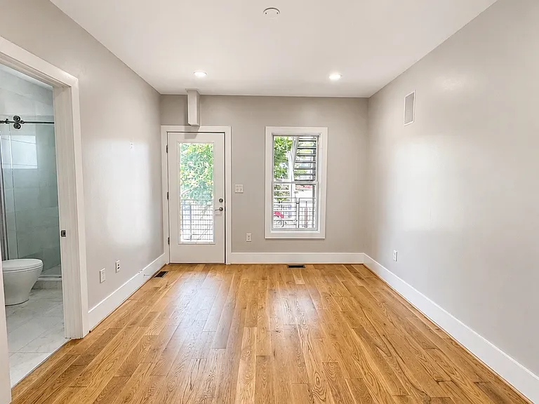 1159 Oates St NE #1A — Photo 5