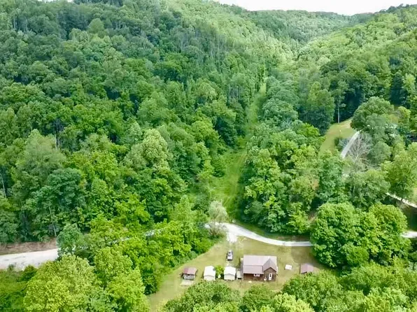 1104 1st Creek Rd, Advent, WV 25231