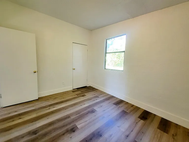 906 N Veterans Dr — Photo 11