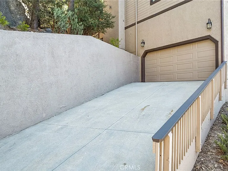 965 Sandalwood Dr — Photo 2