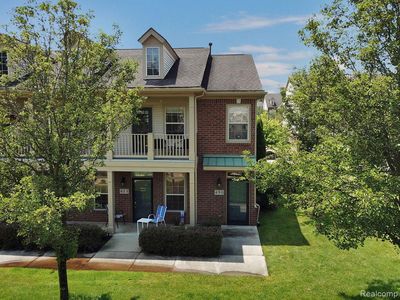 490 Village Dr, Walled Lake, MI, 48390
