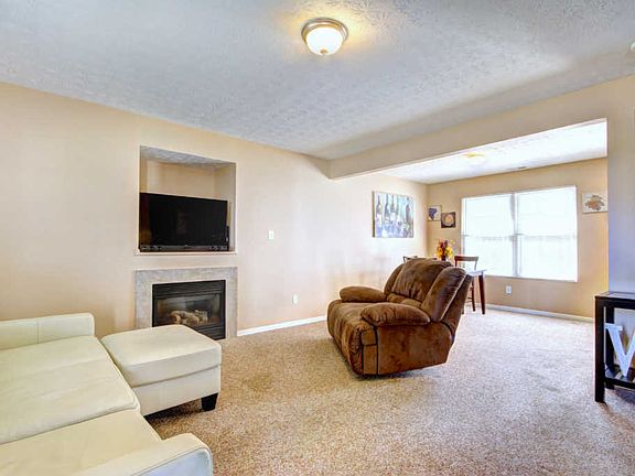 4th image of 6523 Hunters Chase Ln